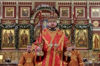 В день Радоницы глава Приамурской митрополии совершил литургию и пасхальное поминовение усопших